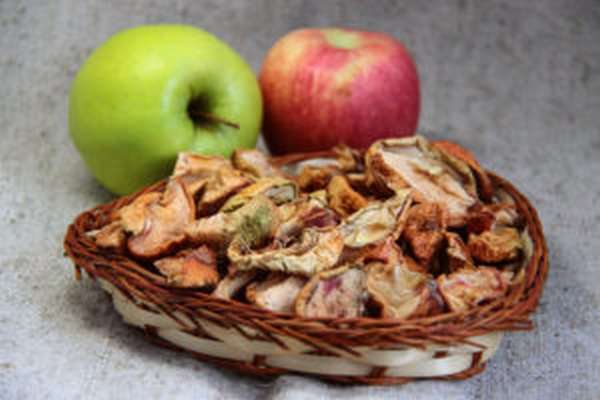 Чем полезны сушеные яблоки, калорийность, рецепт и хранение