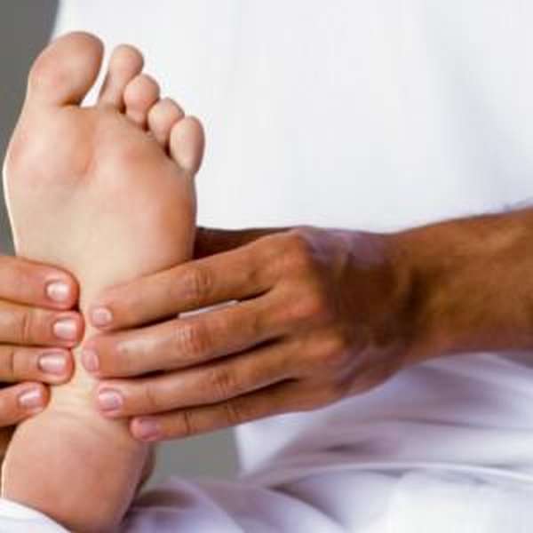 Болят пальцы лечение народными. Шпоры на ногах под пальцами. Повышенная эластичность пальцев. Чем лечить ноги возле пальцев подушечку.
