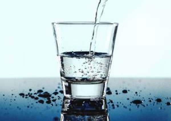 Чем полезна вода для организма, какую лучше пить