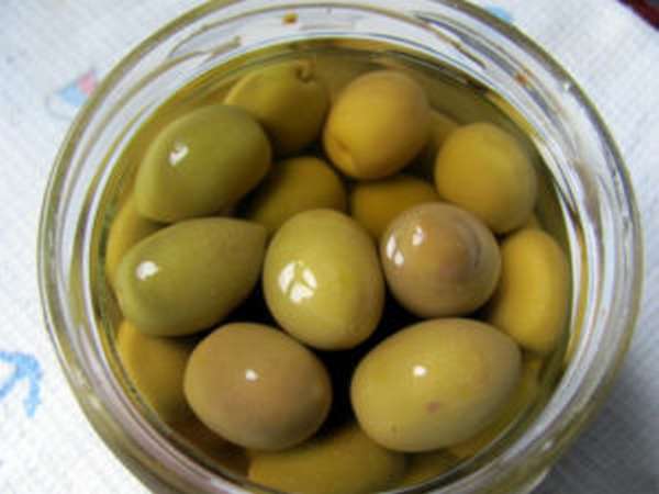 Чем полезны оливки, свойства и калорийность