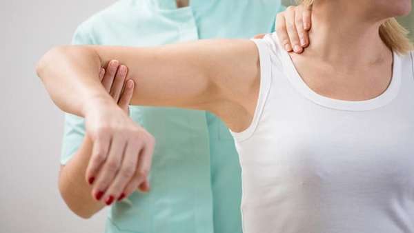 Болят плечевые суставы после травмы