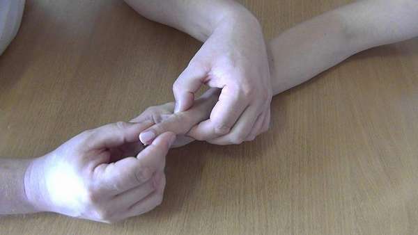 Как сделать растяжение пальца