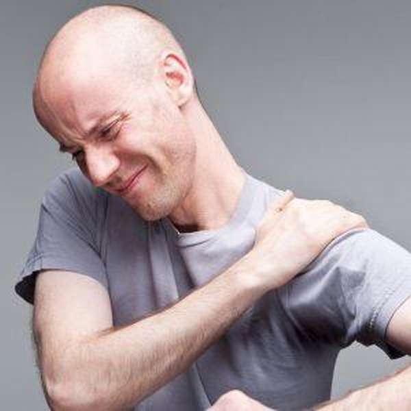 Как держать руки при переломе плеча