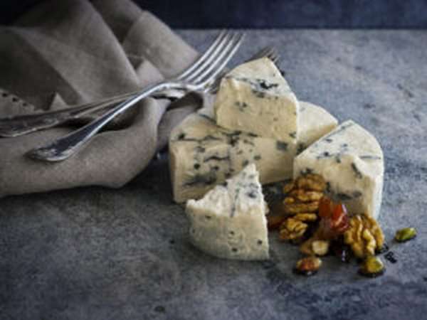 Чем полезен сыр с плесенью и можно ли его есть