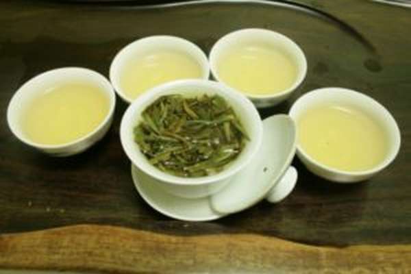 Полезные свойства белого чая и противопоказания