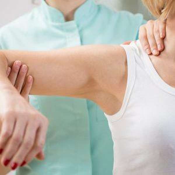 Как держать руки при переломе плеча