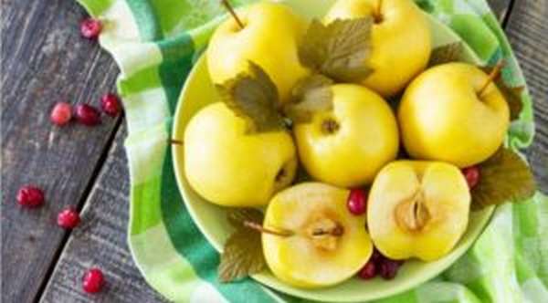 Чем полезны моченые яблоки, как приготовить их на зиму