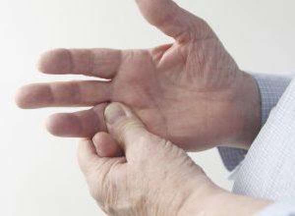 Синдром щелкающего пальца к какому врачу обратиться